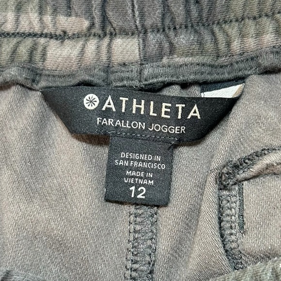 ATHLETA Farallon Jogger Drawstring Waistband Green Camo Women's 12 Large Pants - Picture 5 of 10